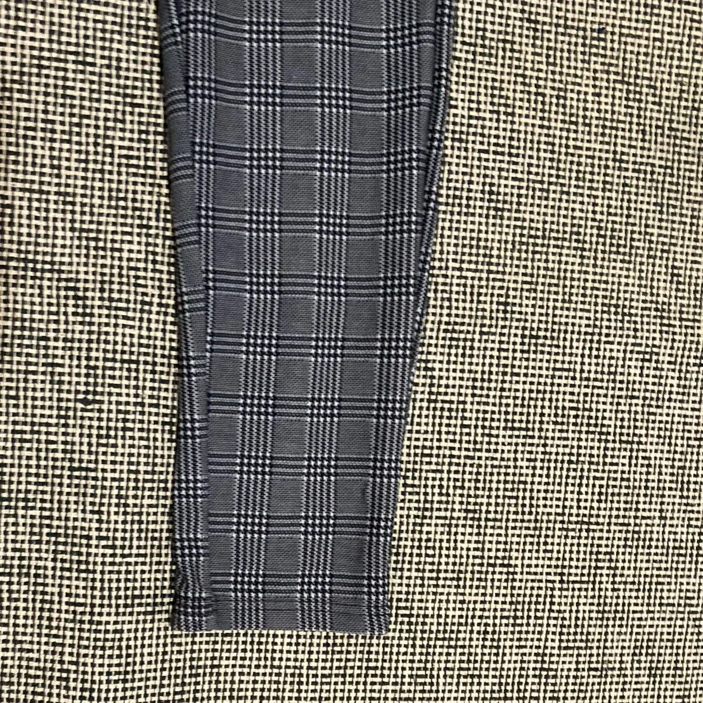 Indero Woman Black and White Plaid Pants
Size: S/M - Picture 3 of 5